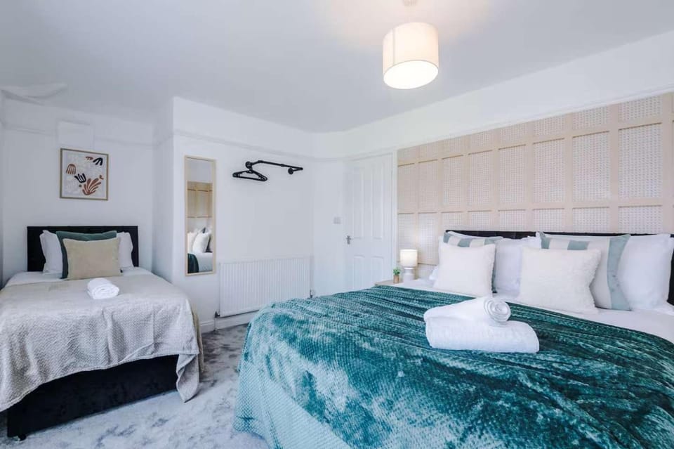 Comfortable & Spacious 3BR House near Coop Live Arena & Etihad Stadium with free Parking - New Management Since Jan '26 House in Manchester