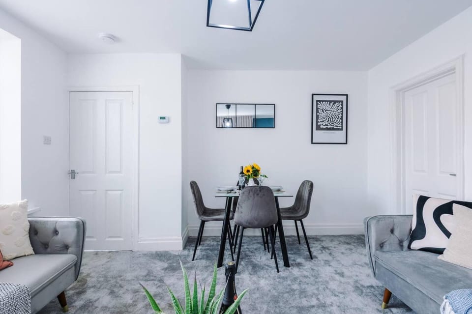 Comfortable & Spacious 3BR House near Coop Live Arena & Etihad Stadium with free Parking - New Management Since Jan '26 House in Manchester