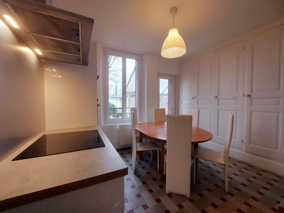 Maison authentique pour 10 pers, Beauce Country House in Centre-Val de Loire