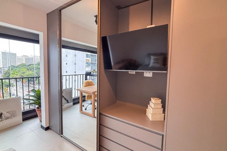 TV and multimedia, Entertainment, internet, locker, wardrobe, air conditioner