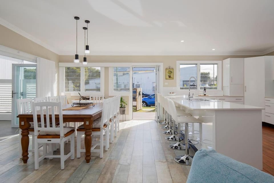 Kitchen or kitchenette, Other, Dining area