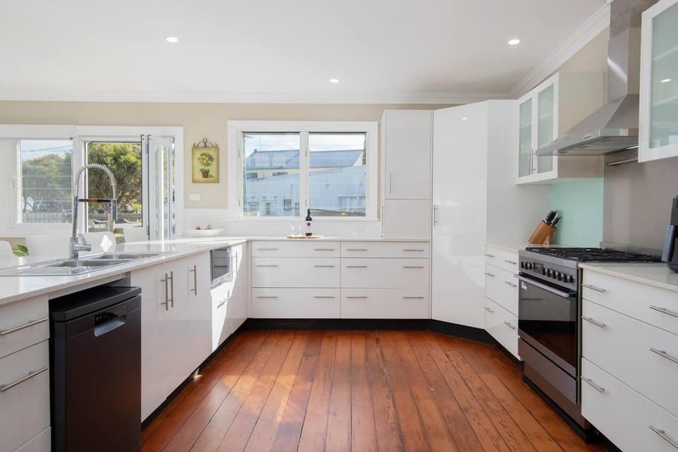 Kitchen or kitchenette, Other, dishwasher, oven, stove