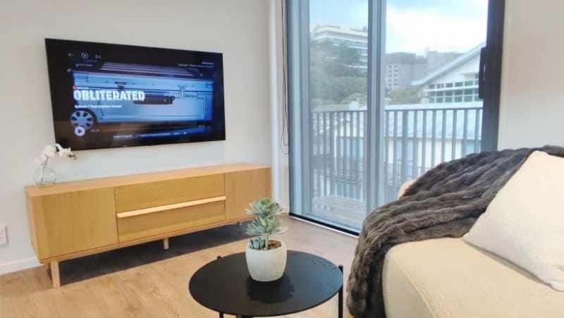 Sunny modern 2br Apartment next to Hospital Apartment in Wellington