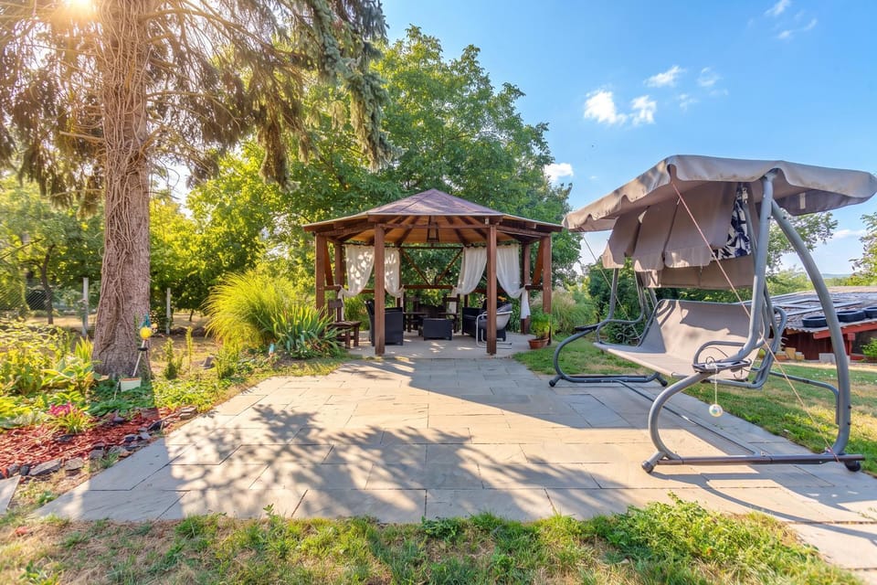 Garden, Garden view
