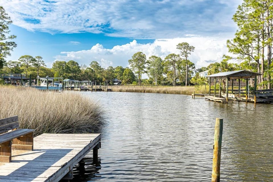 Nearby landmark, Natural landscape, Lake view, River view