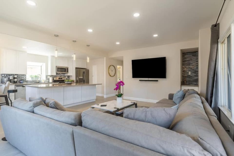 Allure Retreat House in San Diego