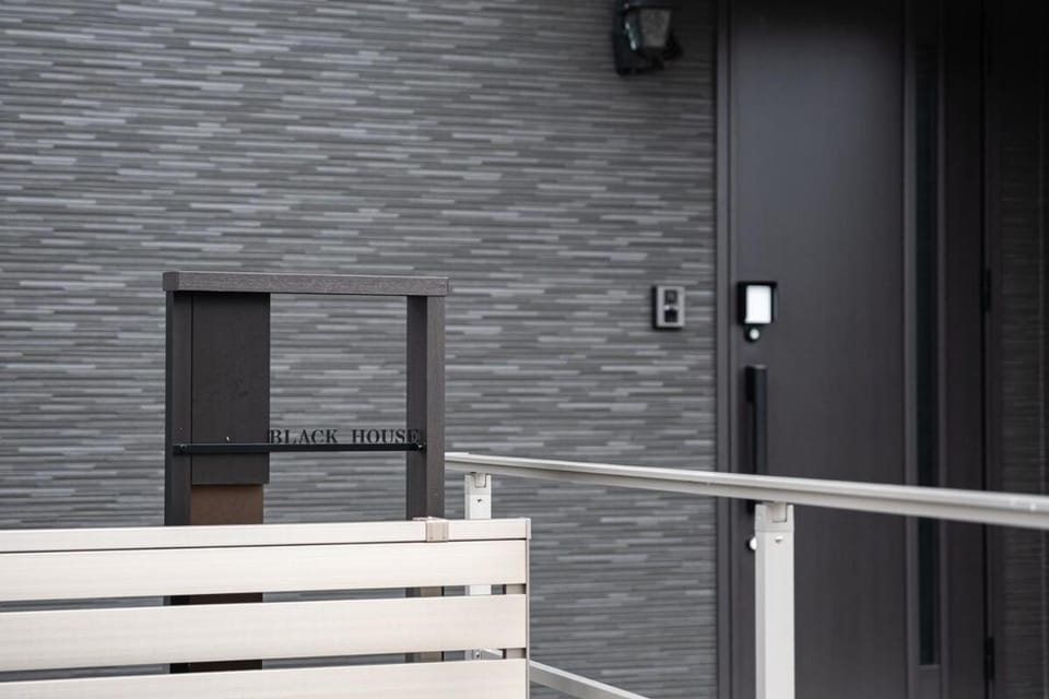 Black House Apartment in Japan