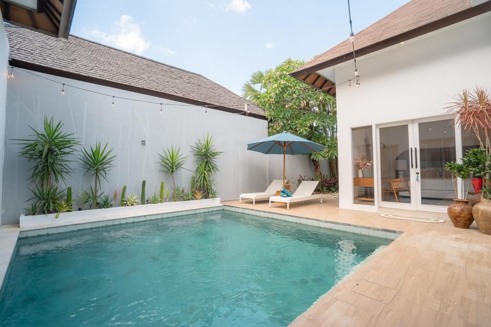 Property building, Swimming pool
