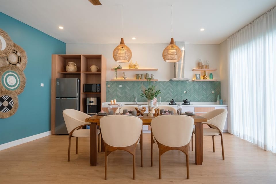 Kitchen or kitchenette, Dining area, stove