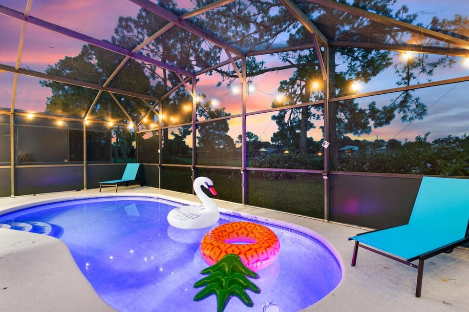 Patio, Garden view, Swimming pool, sunbed