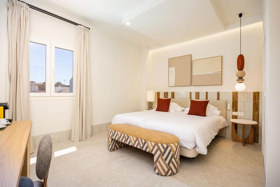 Bed, Photo of the whole room
