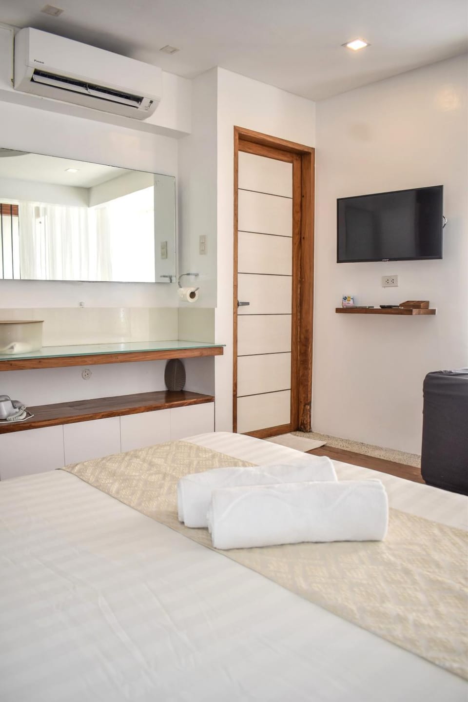 Bed, TV and multimedia, Bedroom, towels, wardrobe, air conditioner