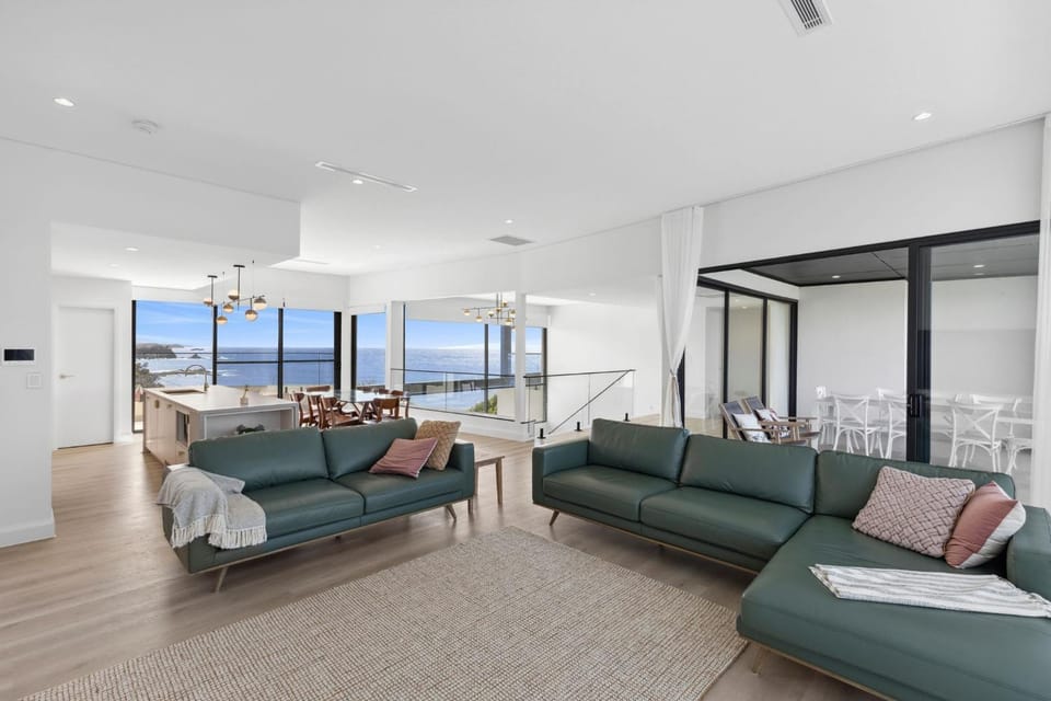 Natural landscape, Living room, Photo of the whole room, Seating area, Dining area