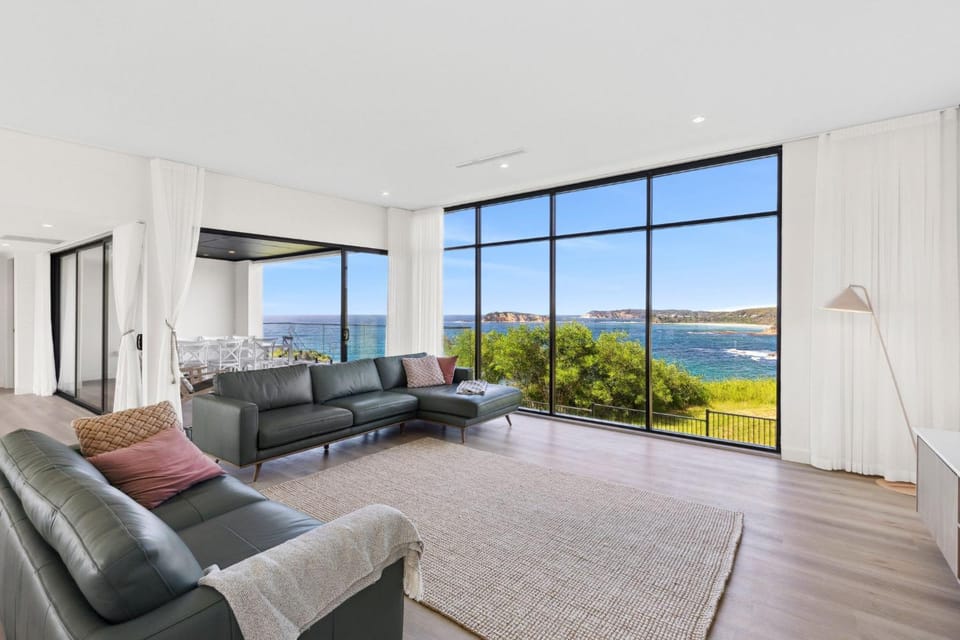 Natural landscape, TV and multimedia, Living room, Seating area, Sea view