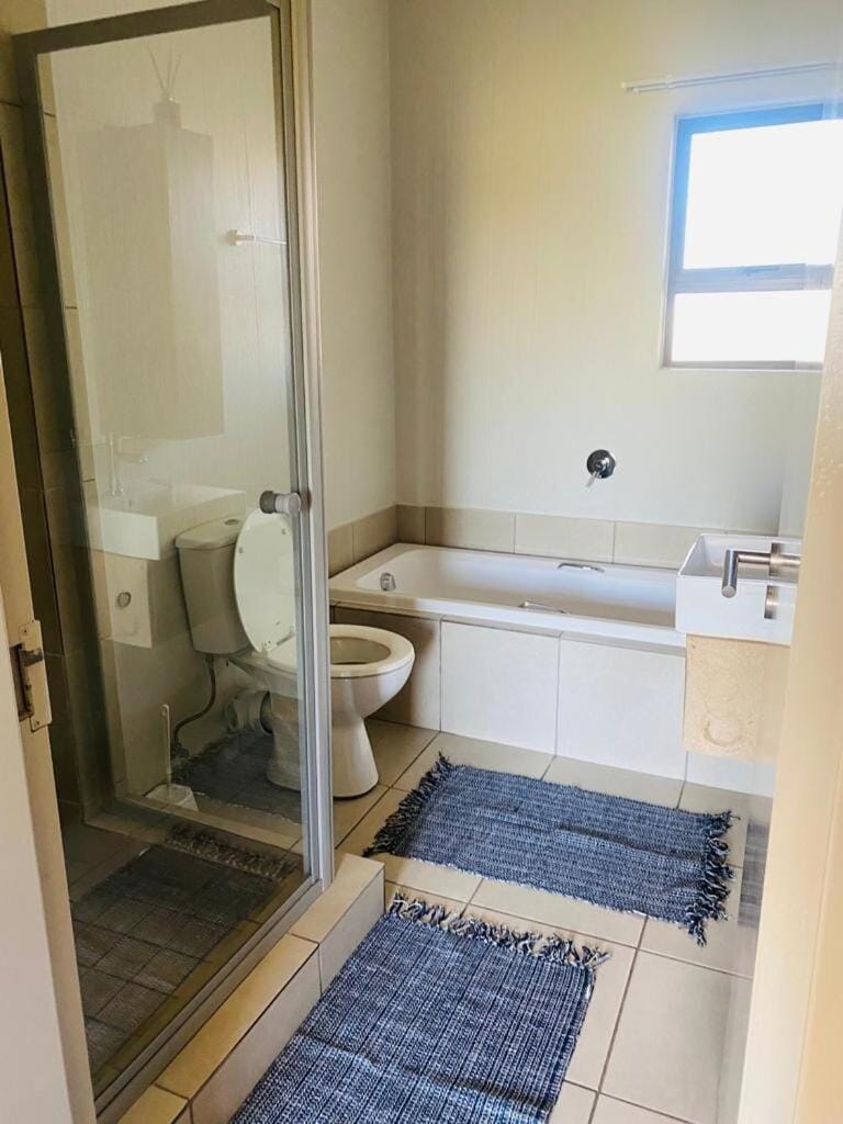 Chic, Comfy Apartment in Secure Complex, Fast WiFi, Free Parking Apartment in Sandton