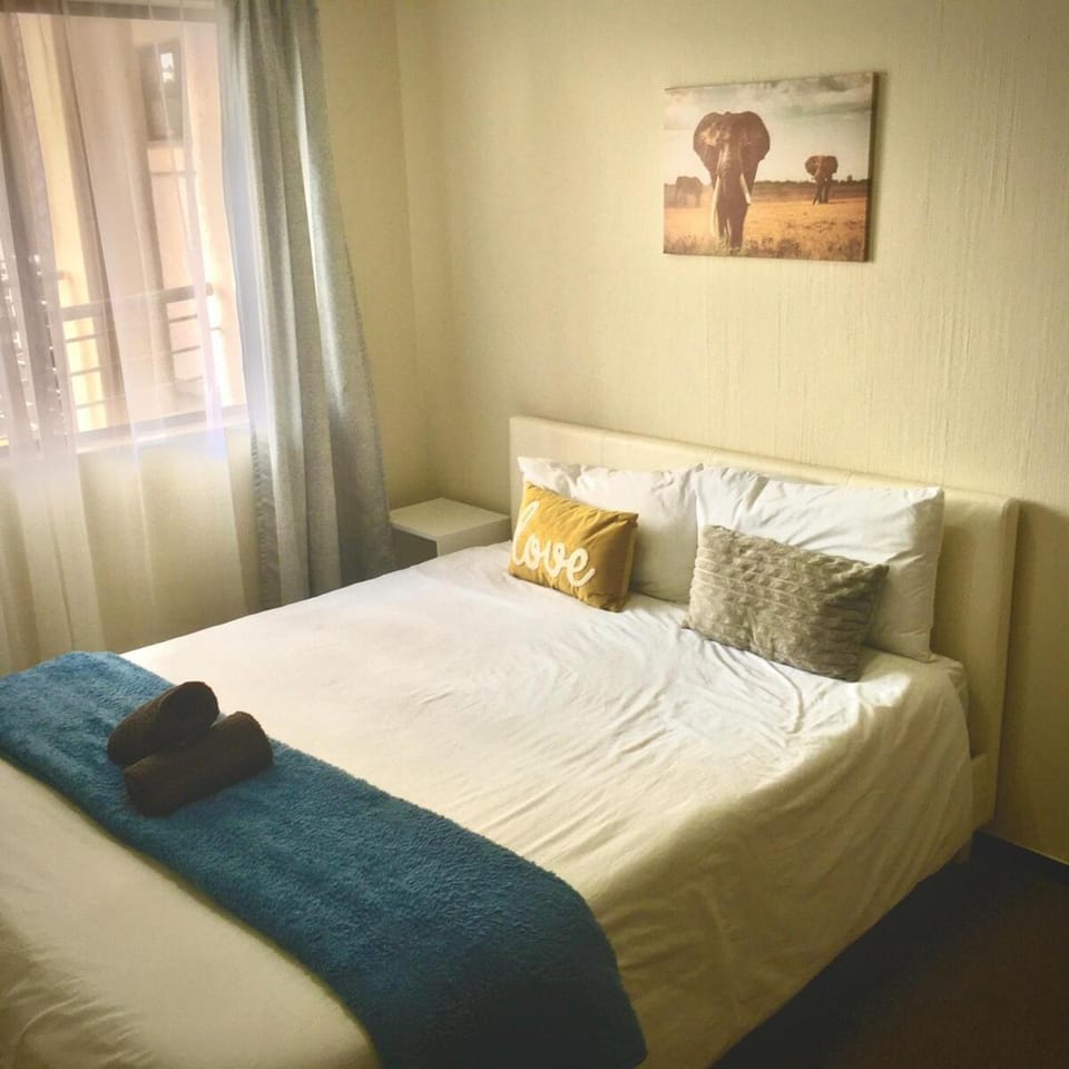 Chic, Comfy Apartment in Secure Complex, Fast WiFi, Free Parking Apartment in Sandton