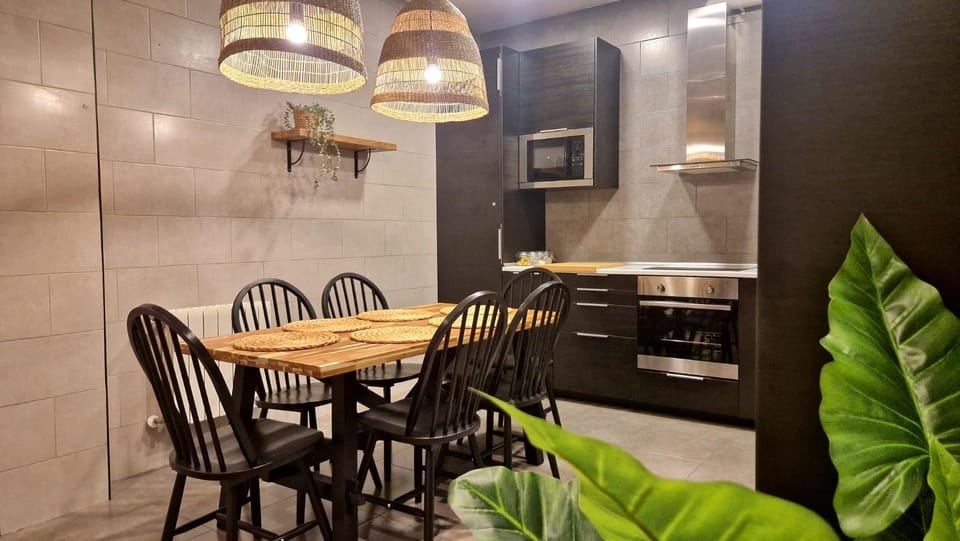Unique location - 130m2 & Garden close to Museums Apartment in Bilbao