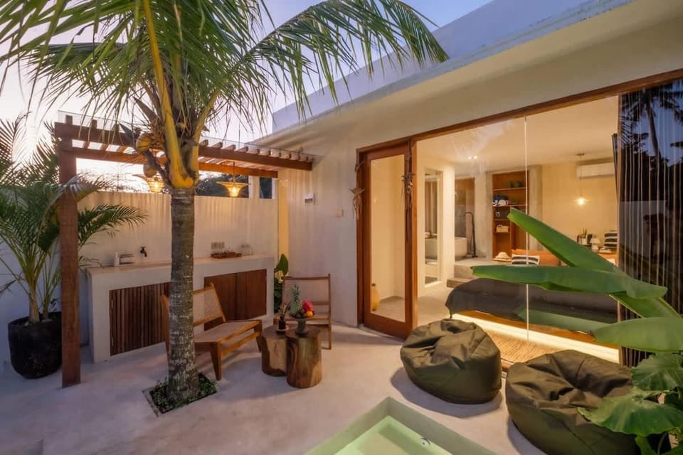 Tropical Ulu Private Pool Suite- Canna Uluwatu House in Bali
