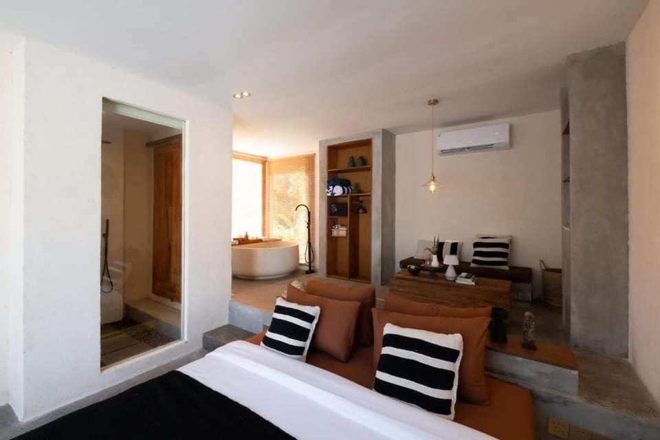 Tropical Ulu Private Pool Suite- Canna Uluwatu House in Bali