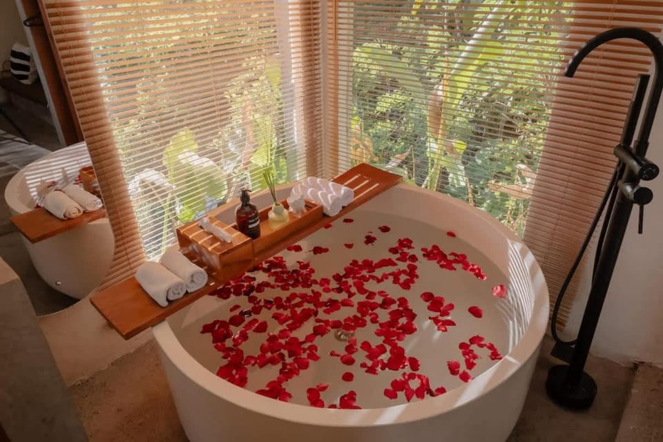 Tropical Ulu Private Pool Suite- Canna Uluwatu House in Bali