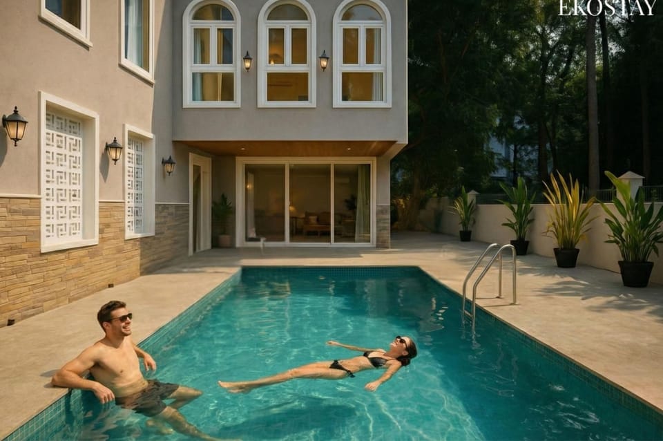 Day, People, Pool view, Swimming pool, group of guests