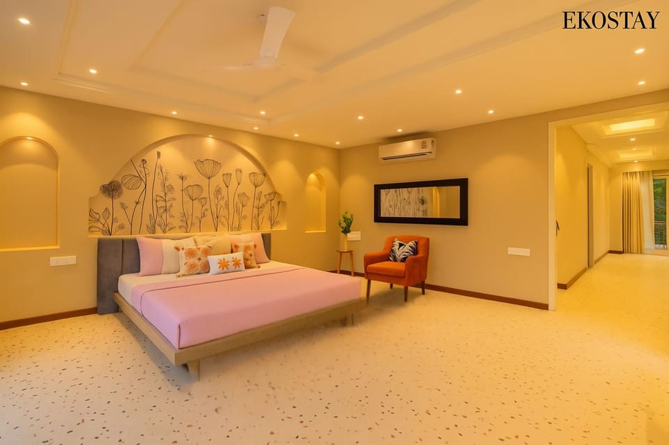 Bed, Photo of the whole room, Bedroom, air conditioner
