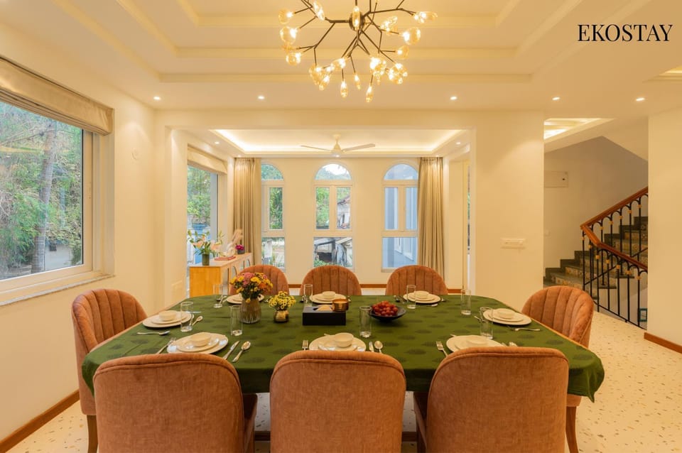 Living room, Seating area, Dining area