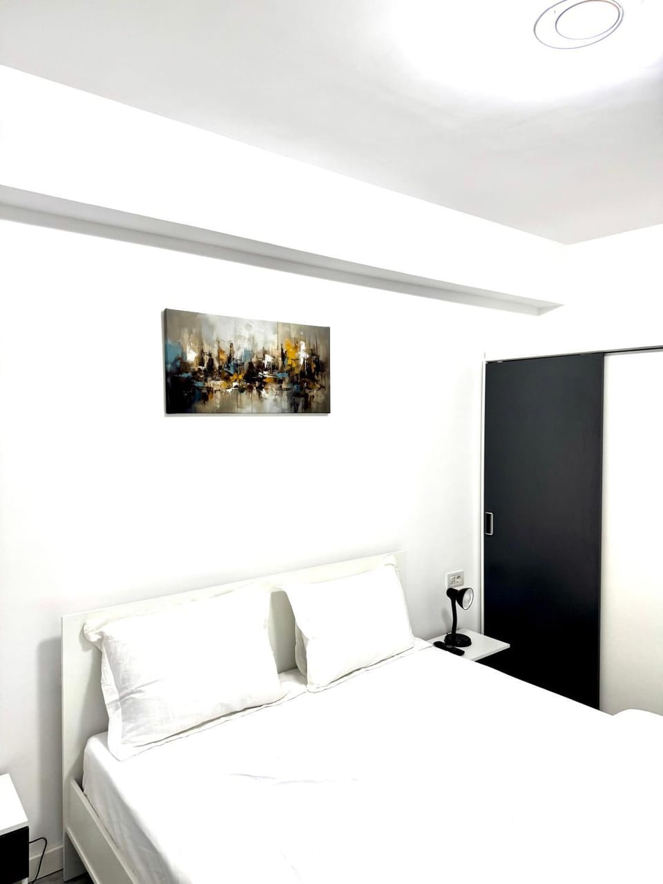 Bed, TV and multimedia, Bedroom