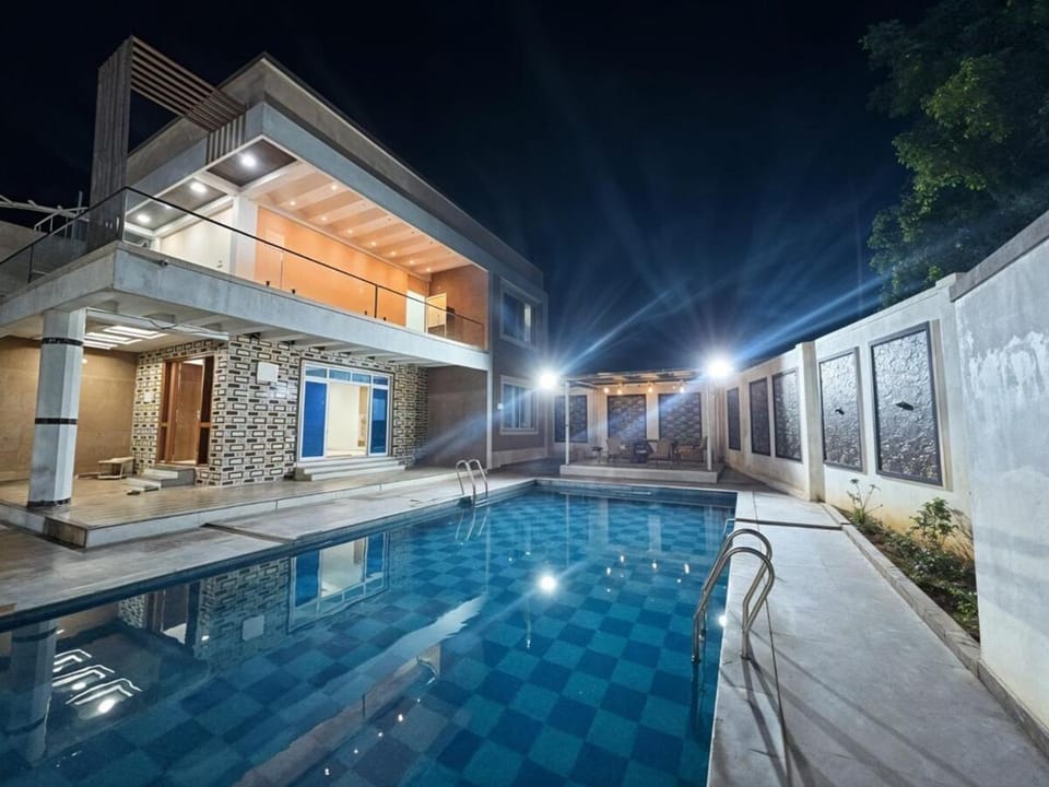 Property building, Swimming pool