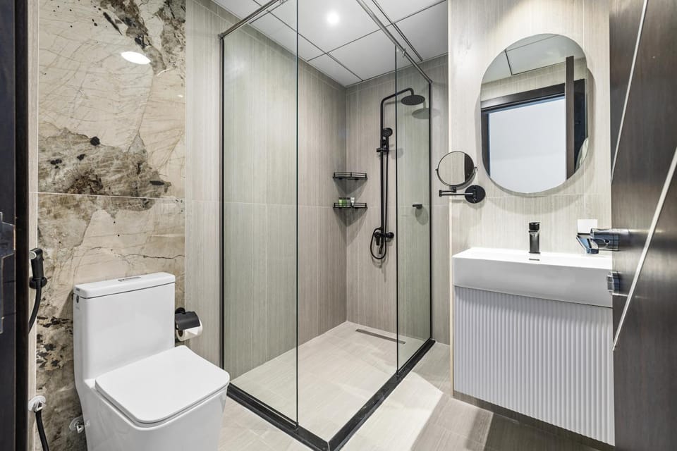 Shower, Toilet, Bathroom, towels