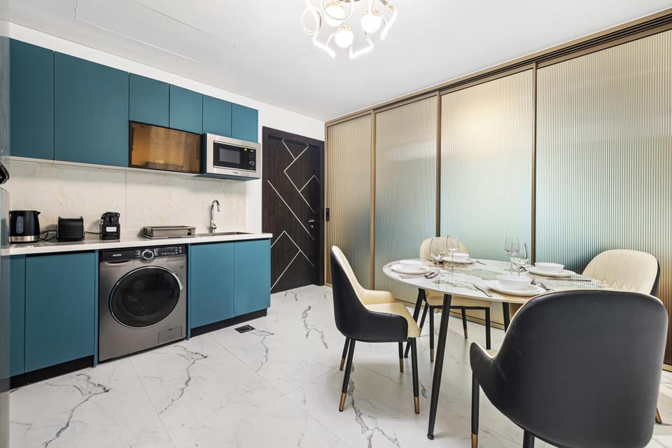 Kitchen or kitchenette, Dining area, stove, toaster, dryer