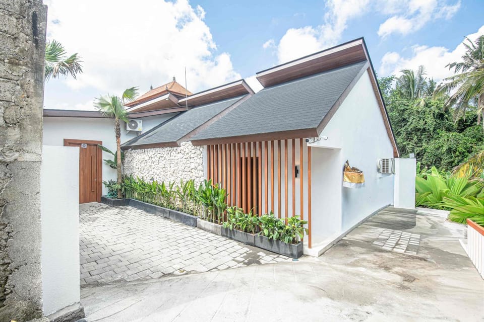 Luxury 3BR Retreat Jungle View, Near Ubud Center Villa in Ubud