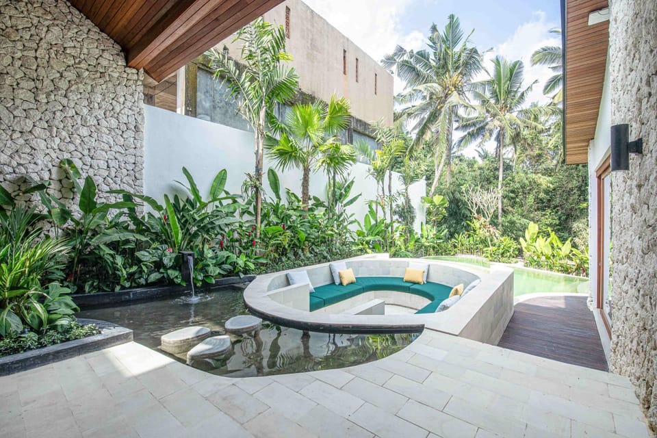 Luxury 3BR Retreat Jungle View, Near Ubud Center Villa in Ubud
