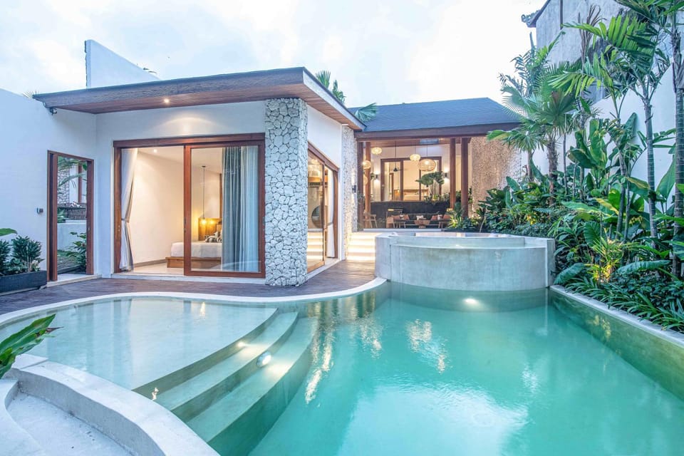 Luxury 3BR Retreat Jungle View, Near Ubud Center Villa in Ubud