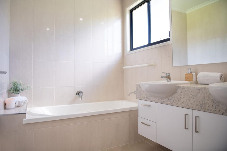 Bathroom, Bath, towels