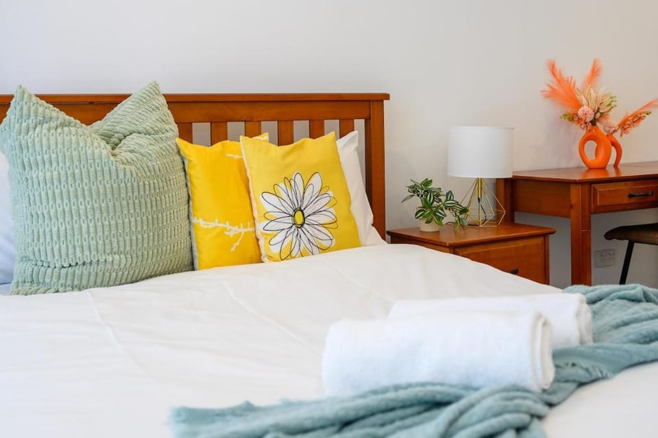 Live On the Iconic Sydney CBD Wharf with family Apartment in Sydney