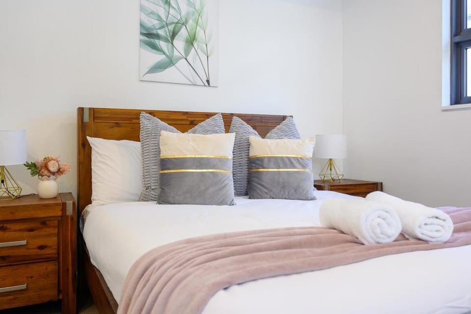 Live On the Iconic Sydney CBD Wharf with family Apartment in Sydney