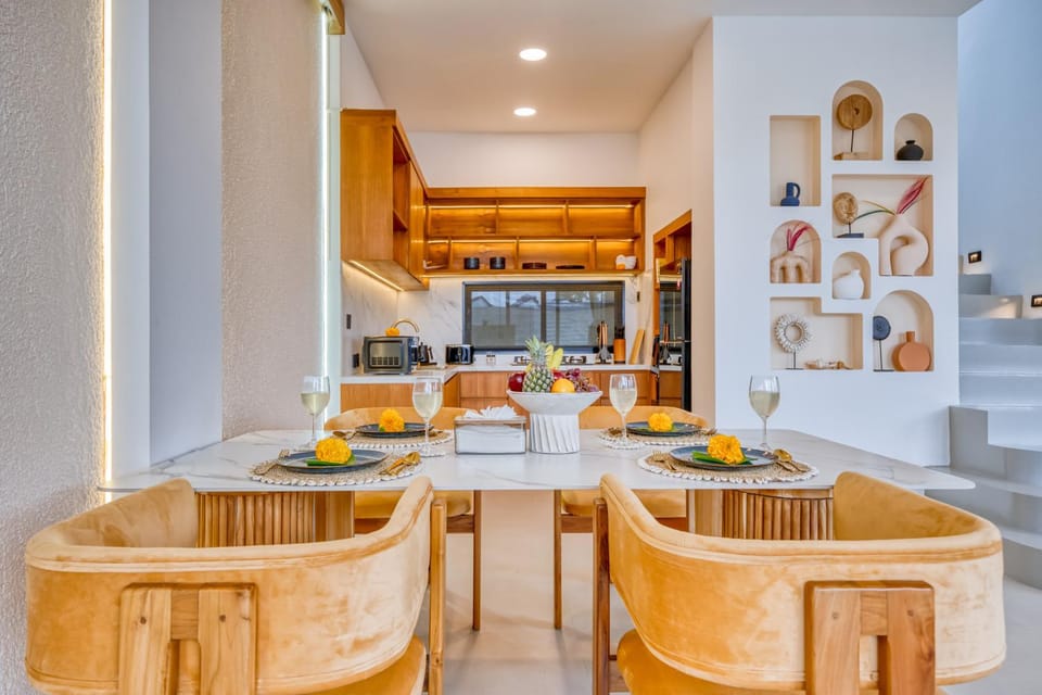 Tropical Charm 2bd Canggu Villa Construction Near Villa in North Kuta