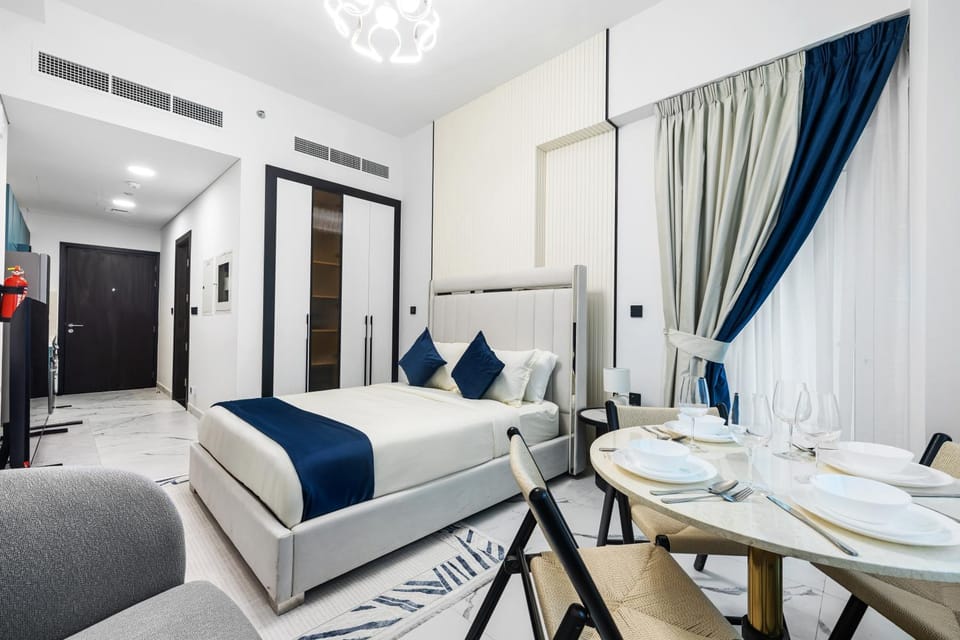 Bed, Dining area