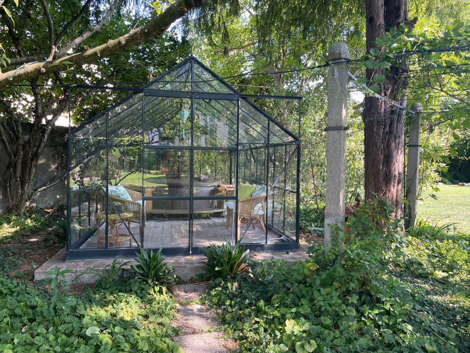 Garden, Hot Tub
