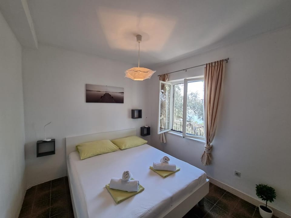 Bed, Bedroom, Sea view