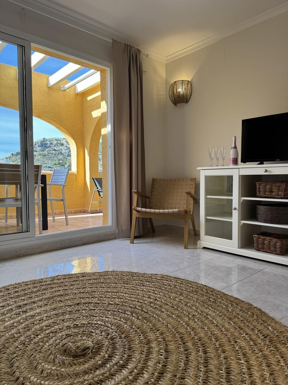 Communal lounge/ TV room, TV and multimedia, Living room, Seating area