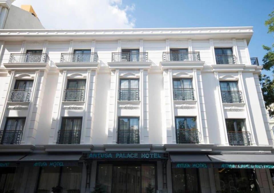 Property building, Facade/entrance