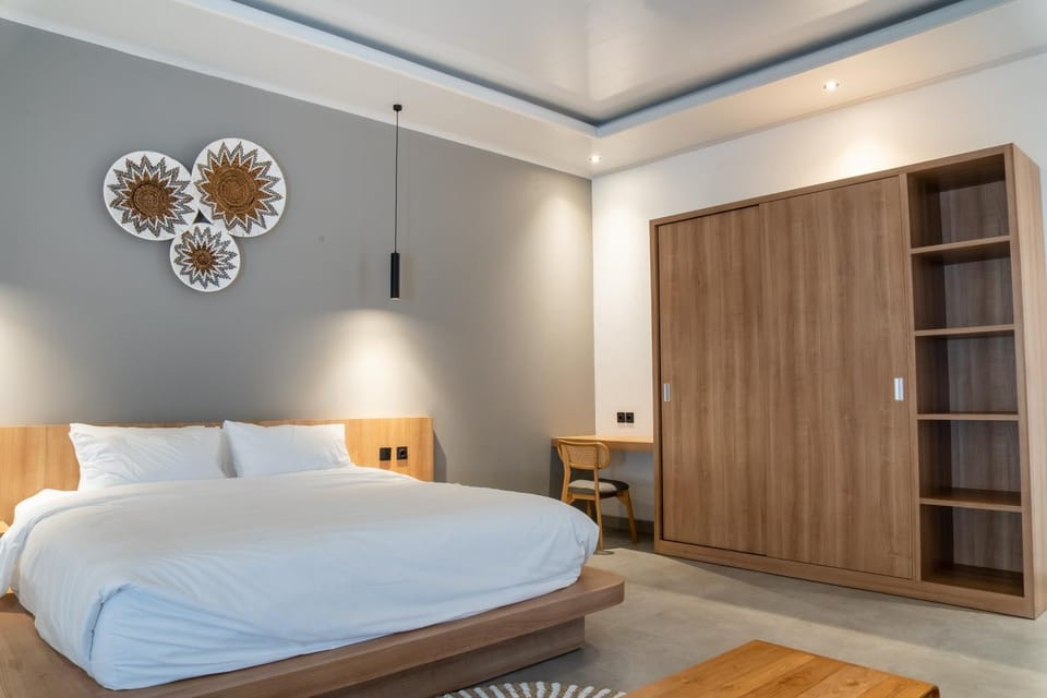 Bed, Photo of the whole room, wardrobe