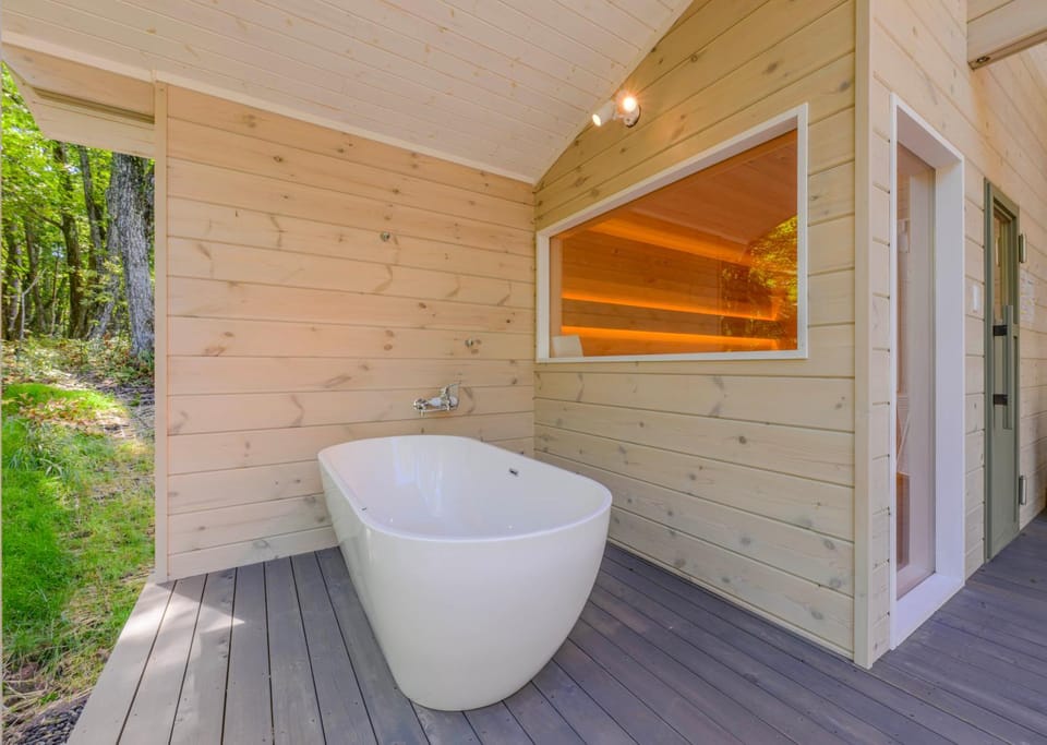 Hot Tub, Sauna