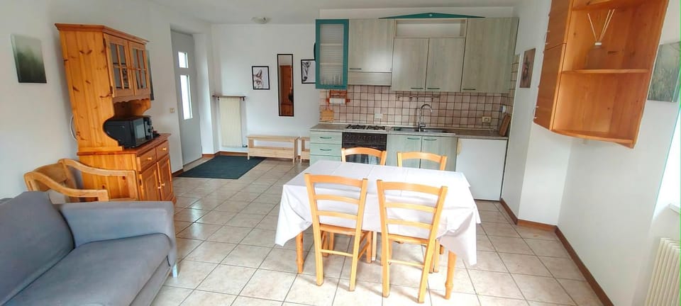 Kitchen or kitchenette, Living room, Dining area