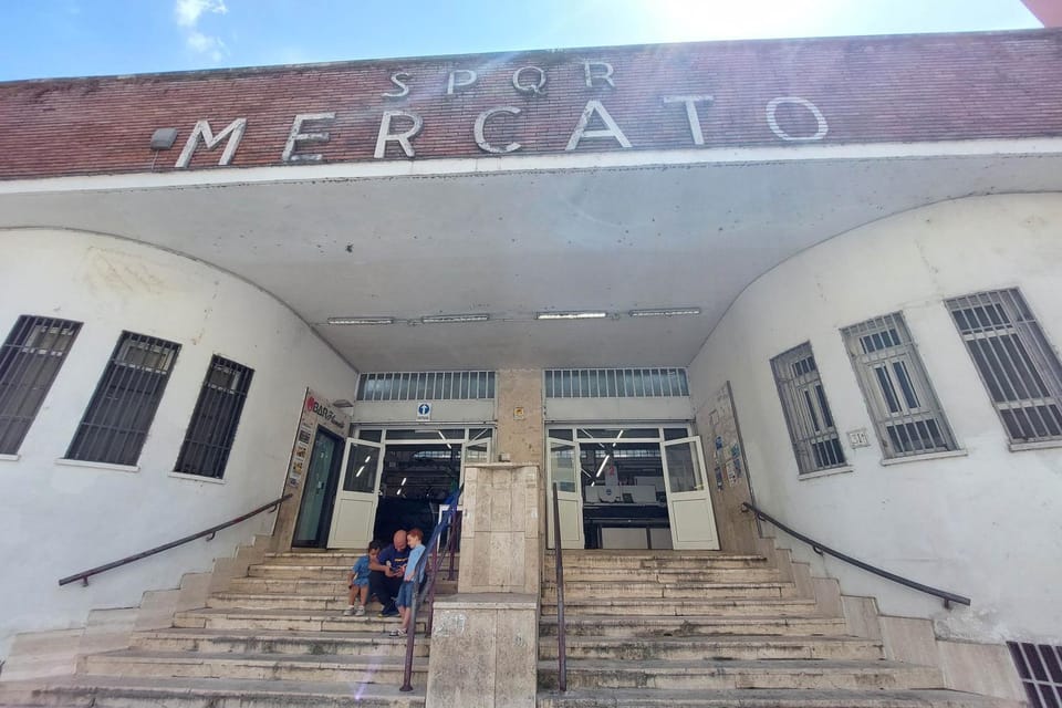 Neighbourhood, Supermarket/grocery shop