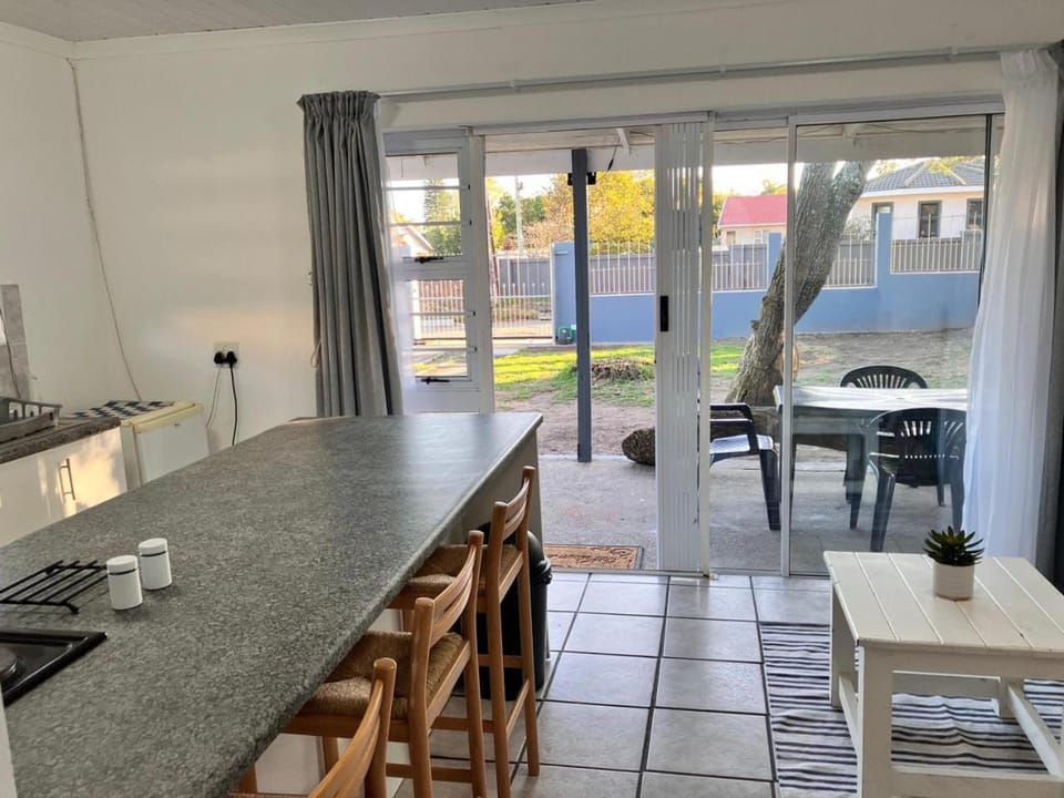 Garden, Kitchen or kitchenette, Seating area, Dining area