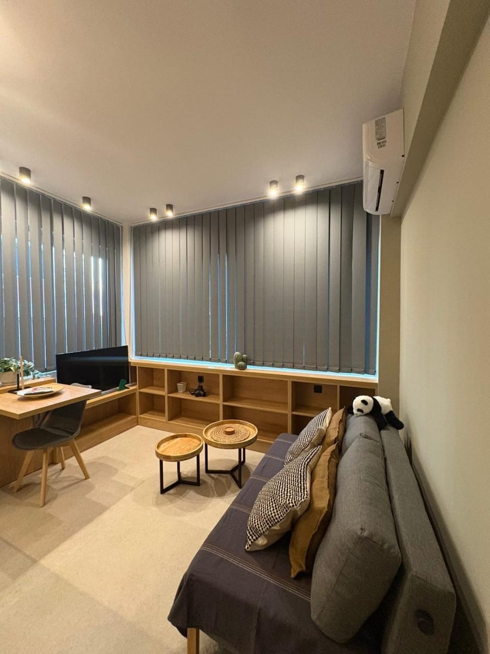 TV and multimedia, Living room, Seating area, air conditioner