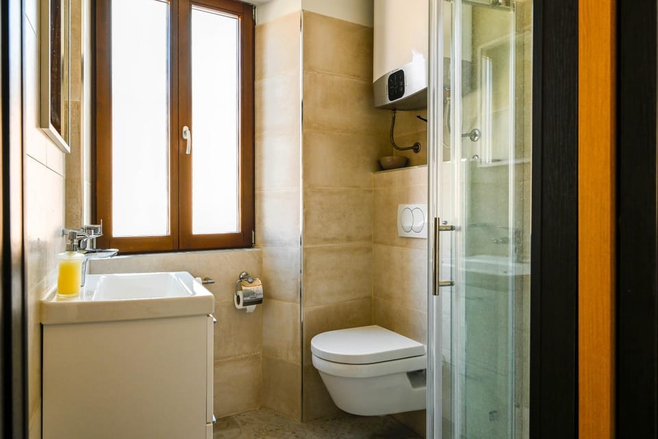 Shower, Toilet, Bathroom